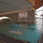 Alpine Colosseo 아파트호텔 *