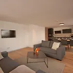 Alpine Colosseo شقة فندقية *