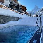 Alpine Colosseo Apart Otel Zermatt